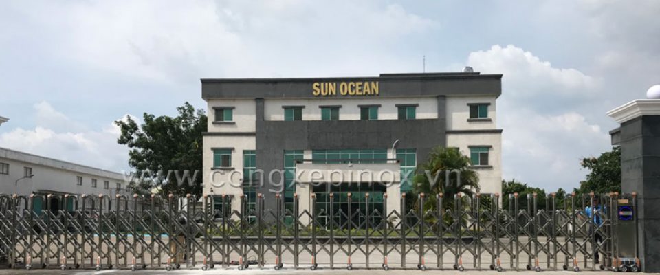 Cửa cổng xếp inox lắp tại công trình Sun Ocean